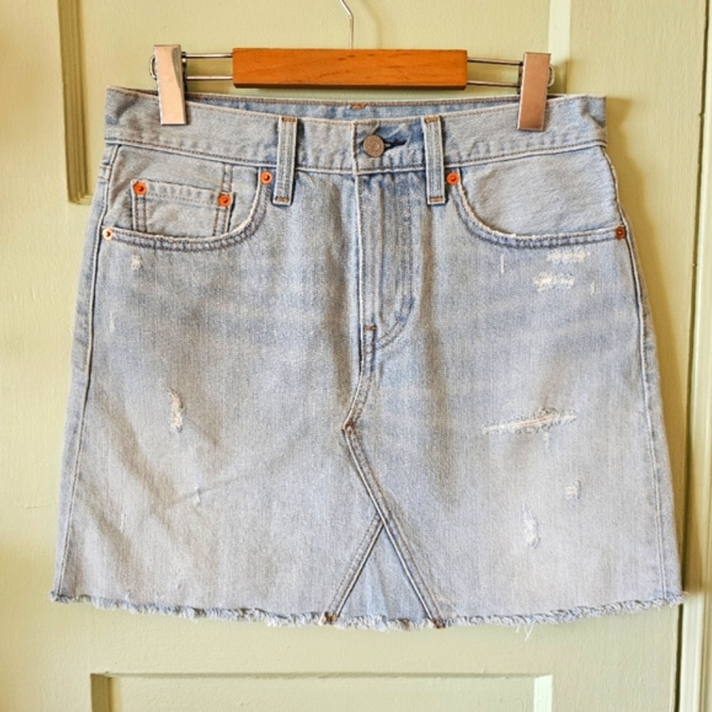 Levis Deconstructed light blue wash denim miniskirt with red stitching - Picture 3 of 9